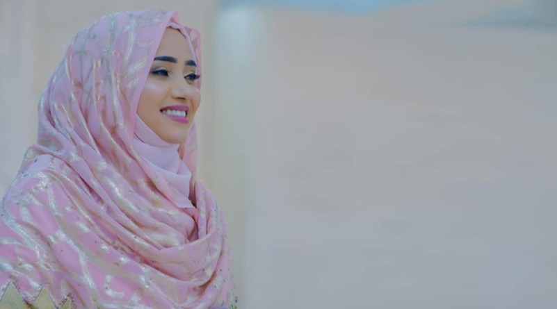 شاهد بالفيديو.. الفنانة فهيمة عبد الله تعبر عن انبهارها واعجابها بصوت مطرب سوداني شاب وتعلق بعيد بعيد ياخ020 شاهد بالفيديو.. الفنانة فهيمة عبد الله تعبر عن انبهارها واعجابها بصوت مطرب سوداني شاب وتعلق بعيد بعيد ياخ