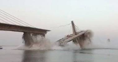 قتلى وجرحى.. انهيار جسر فوق قطار ركاب في مقاطعة بريانسك الروسية020 قتلى وجرحى.. انهيار جسر فوق قطار ركاب في مقاطعة بريانسك الروسية