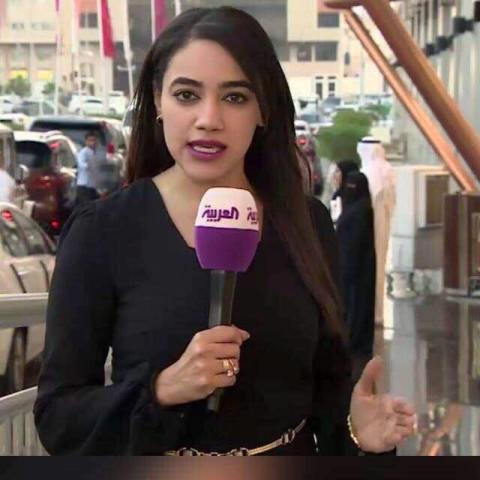 شاهد بالفيديو.. الإعلامية رفيدة ياسين تحكي قصة مصور صحفي قام بإنقاذها من همباتة بدارفور حاولوا اقتيادها معهم مثلت معه موقف سخيف حينما هربت وتركتهم يضربوه