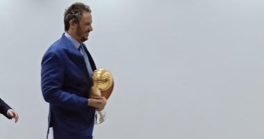 رئيس بيراميدز يحضر اجتماع اتحاد الكرة والأندية حاملا كأس دورى أبطال أفريقيا020 رئيس بيراميدز يحضر اجتماع اتحاد الكرة والأندية حاملا كأس دورى أبطال أفريقيا