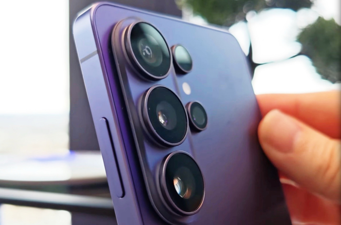 كاميرا Galaxy S26 Ultra تتحسن لكنها لا تتفوق على iPhone 17 Pro