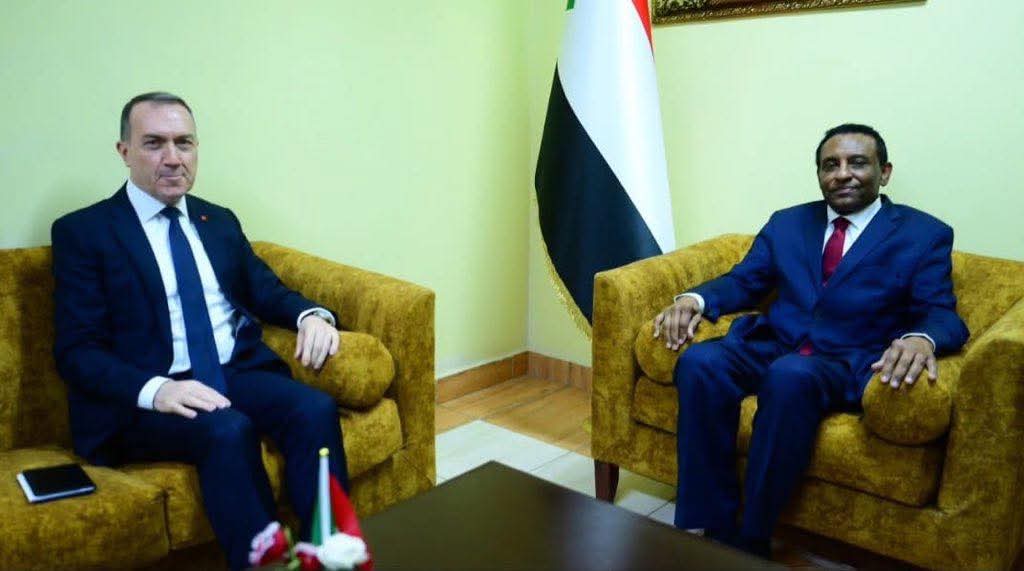 ماذا دار في لقاء رئيس الوزراء بالسفير التركي