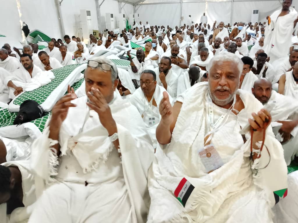 قال : الدعاء هو سلاح النصر.. أمام وخطيب حجاج الخرطوم بعرفة يدعو للتضرع