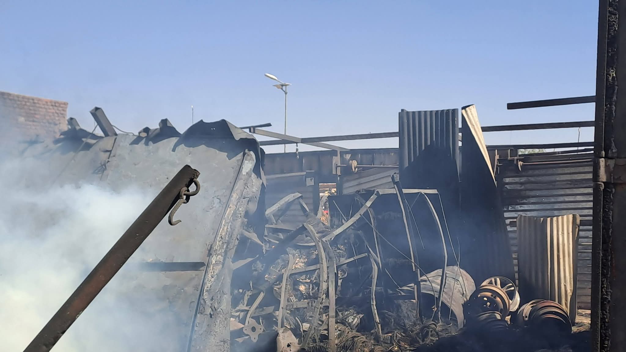 مقتل وإصابة 17 شخصا في هجوم بمسيرات على سوق بنيالا