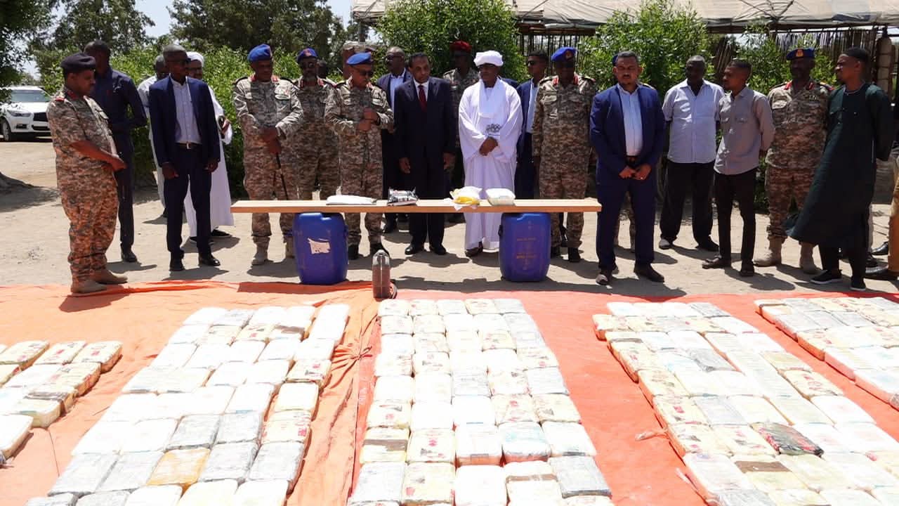 أول تعليق من كامل إدريس بعد ضبط نصف طن مخدرات ببورتسودان020 أول تعليق من كامل إدريس بعد ضبط نصف طن مخدرات ببورتسودان