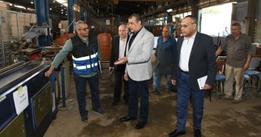وزير الإنتاج الحربى يتفقد شركة حلوان لمحركات الديزل020 وزير الإنتاج الحربى يتفقد شركة حلوان لمحركات الديزل