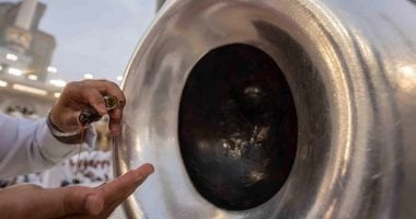 حين يتعطر البيت.. شاهد تطيب الكعبة في مشاهد روحانية020 حين يتعطر البيت.. شاهد تطيب الكعبة في مشاهد روحانية