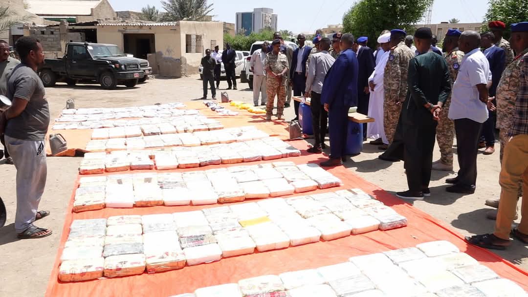 البحرية وجهاز المخابرات العامة تضبط حوالي نصف طن من المخدرات وإدريس يوجه020 البحرية وجهاز المخابرات العامة تضبط حوالي نصف طن من المخدرات وإدريس يوجه