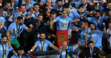 مهند لاشين يرفع علم فلسطين خلال احتفالات بيراميدز بأول لقب أفريقي020 مهند لاشين يرفع علم فلسطين خلال احتفالات بيراميدز بأول لقب أفريقي