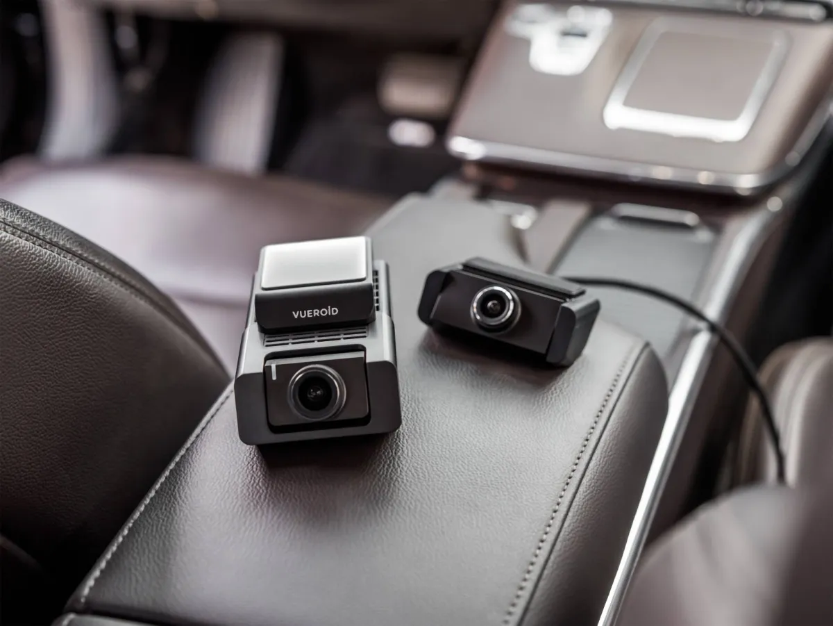 كاميرا للسيارات وسماعات لاسلكية مطورة