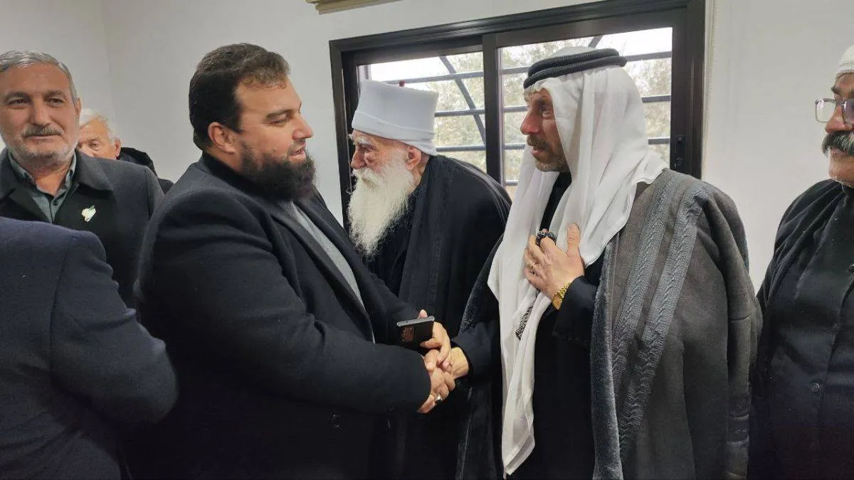 الخروج المفاجئ للأمير حسن الأطرش من السويداء قد يقلب الموازين