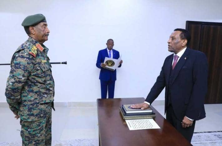 إدريس يؤدي اليمين الدستورية رئيسا للوزراء السوداني 020 إدريس يؤدي اليمين الدستورية رئيسا للوزراء السوداني