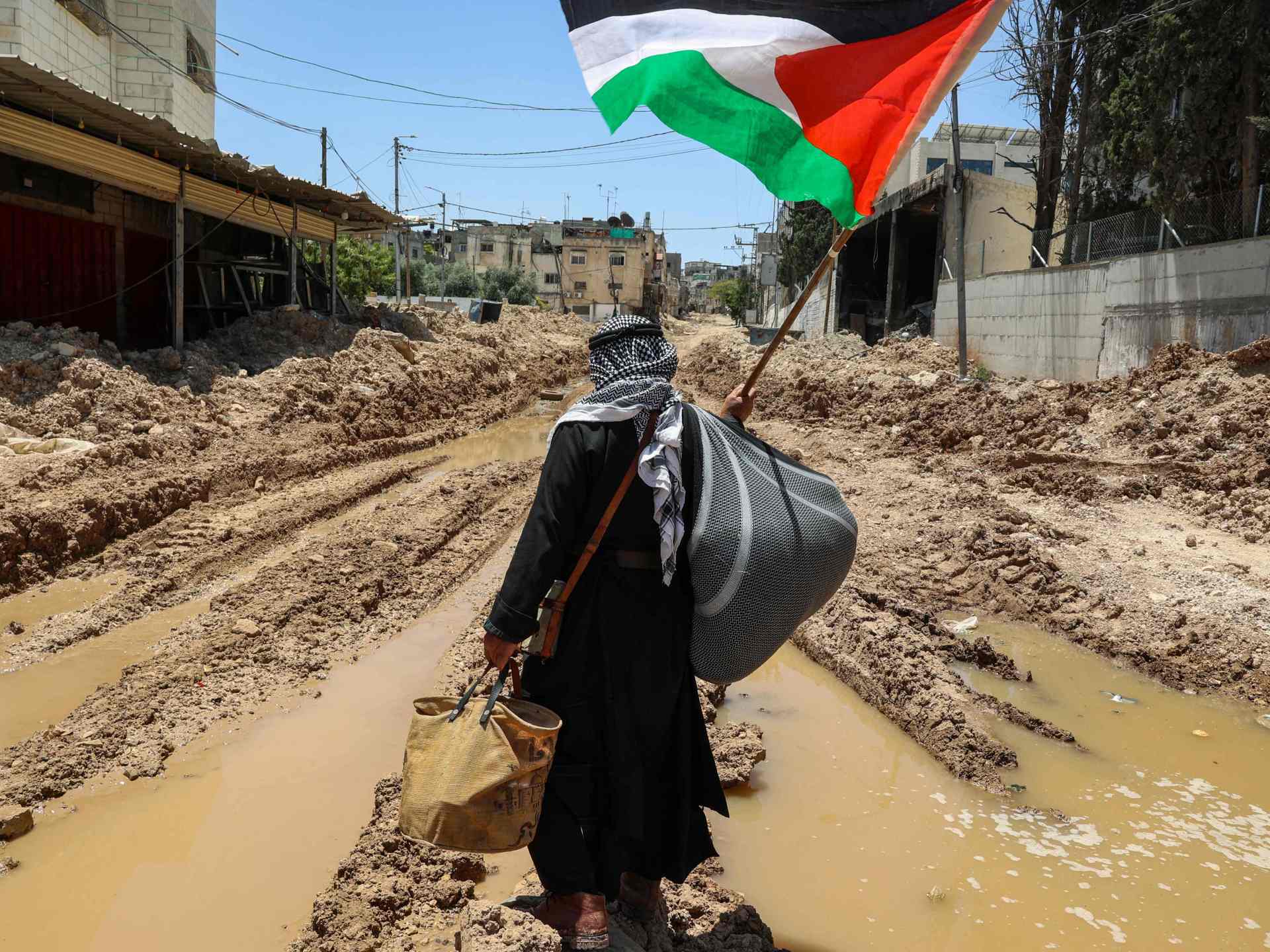 الاحتلال يواصل الاقتحامات والاعتقالات بالضفة والمستوطنون يخربون المزارع020 الاحتلال يواصل الاقتحامات والاعتقالات بالضفة والمستوطنون يخربون المزارع