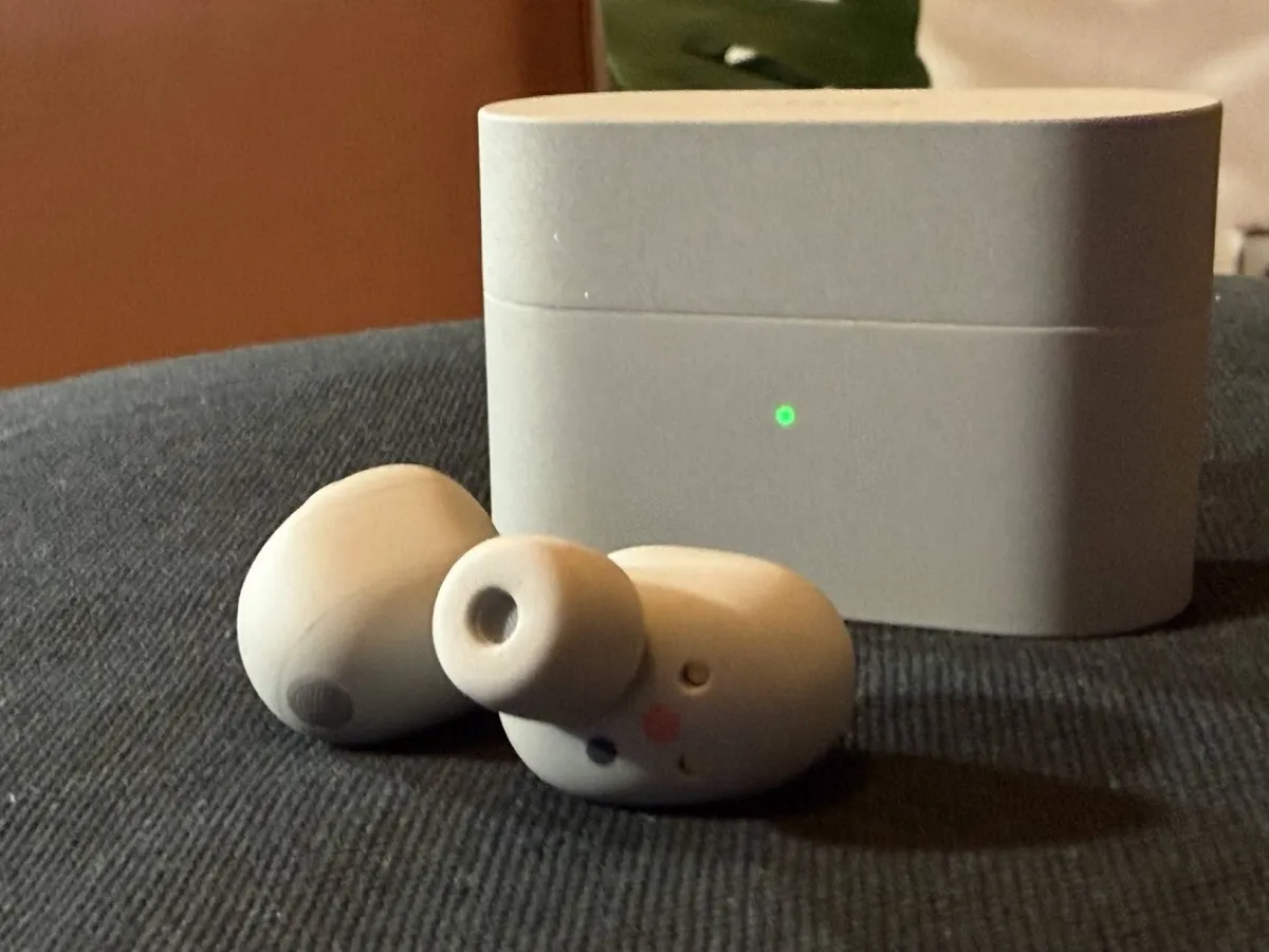 سماعات أذن جديدة من سوني: ثورة في عالم الصوتيات اللاسلكية