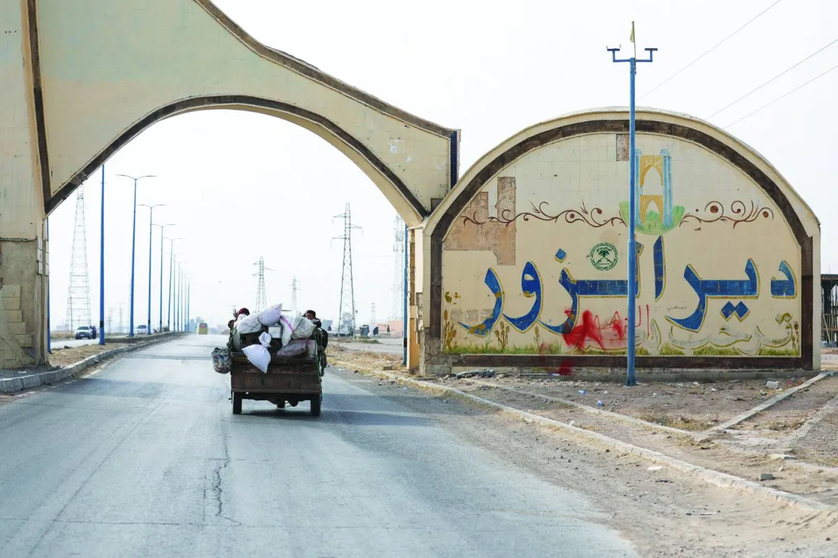 مقتل 3 على الأقل في انفجار بمركز شرطة في شرق سوريا020 مقتل 3 على الأقل في انفجار بمركز شرطة في شرق سوريا