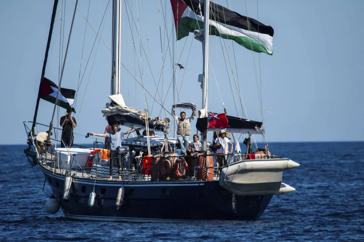 سفينة أسطول الحرية المتوجهة نحو غزة تنقذ مهاجرين سودانيين في البحر