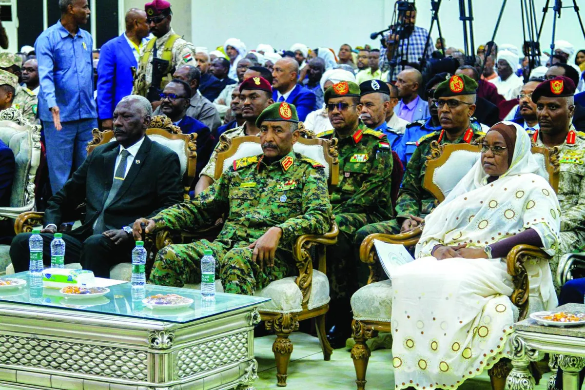البرهان يعين رئيسا جديدا للحكومة السودانية
