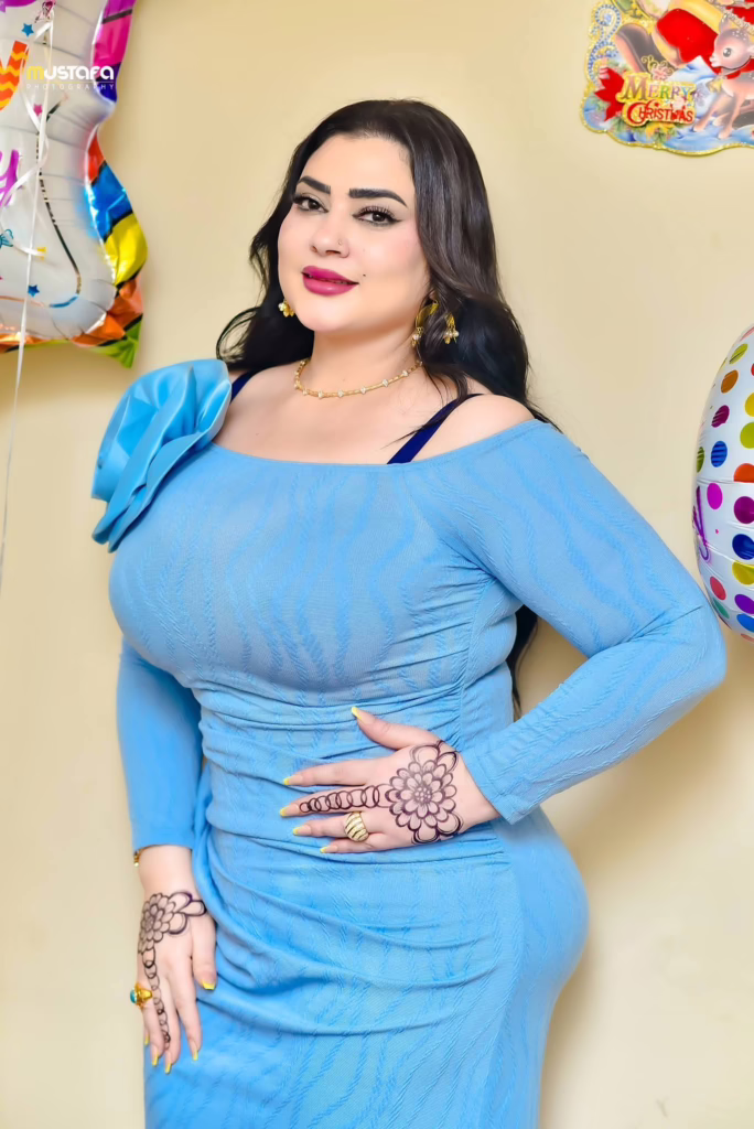 شاهد بالفيديو.. حسناء الفن السوداني مونيكا تقلد المطربة الشهيرة أصالة بترديد إحدى أغنياتها