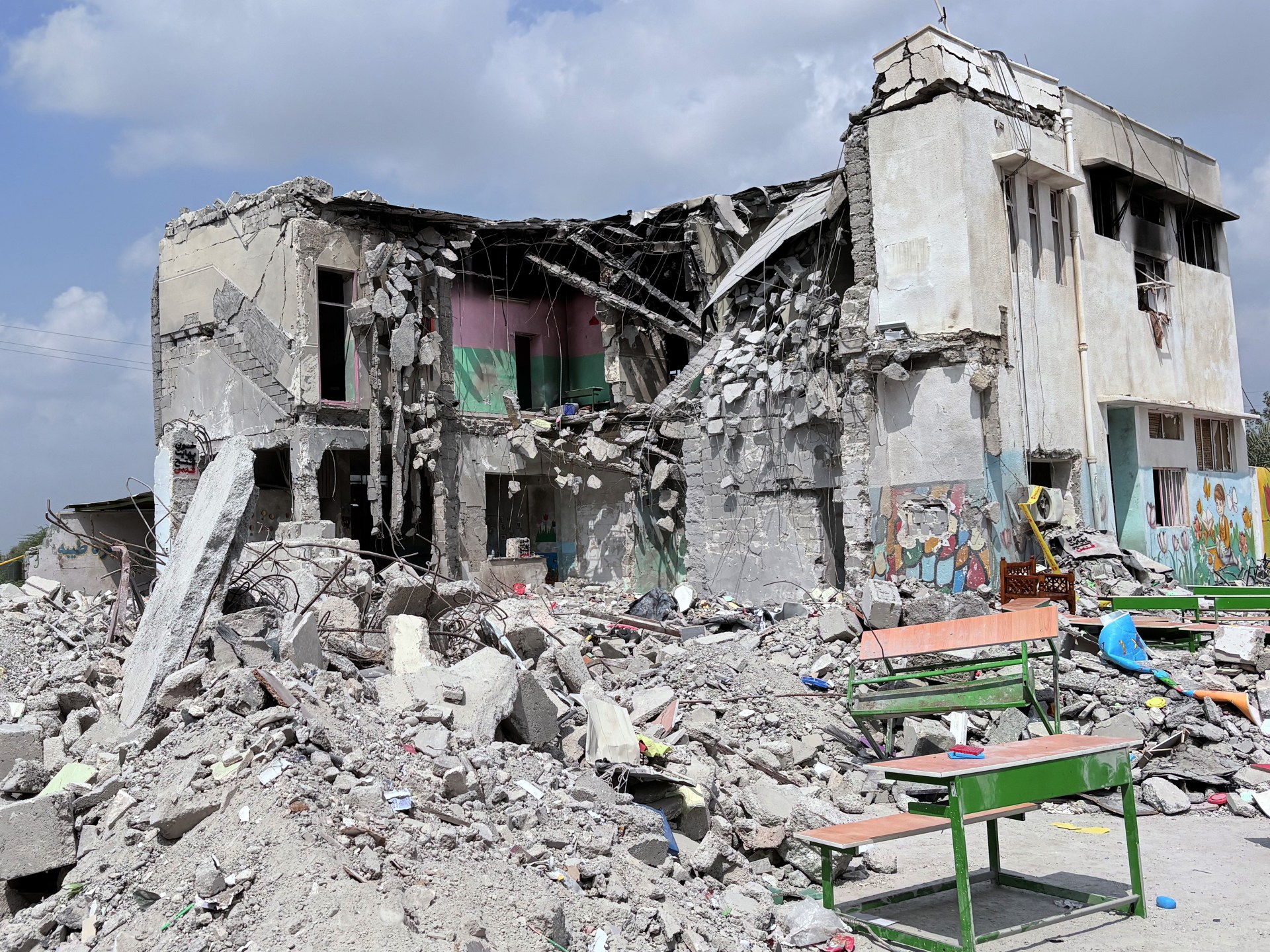 خطأ استخباراتي أمريكي وراء قصف مدرسة ميناب بإيران