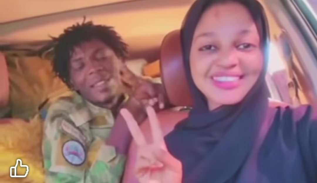 شاهد بالصورة والفيديو.. بنت البيشي ظهور فتاة مع أحد أفراد مليشيا الدعم السريع والجمهور يسخر: محطة غيار زيت جديدة وبتلحقي شيراز قريبا