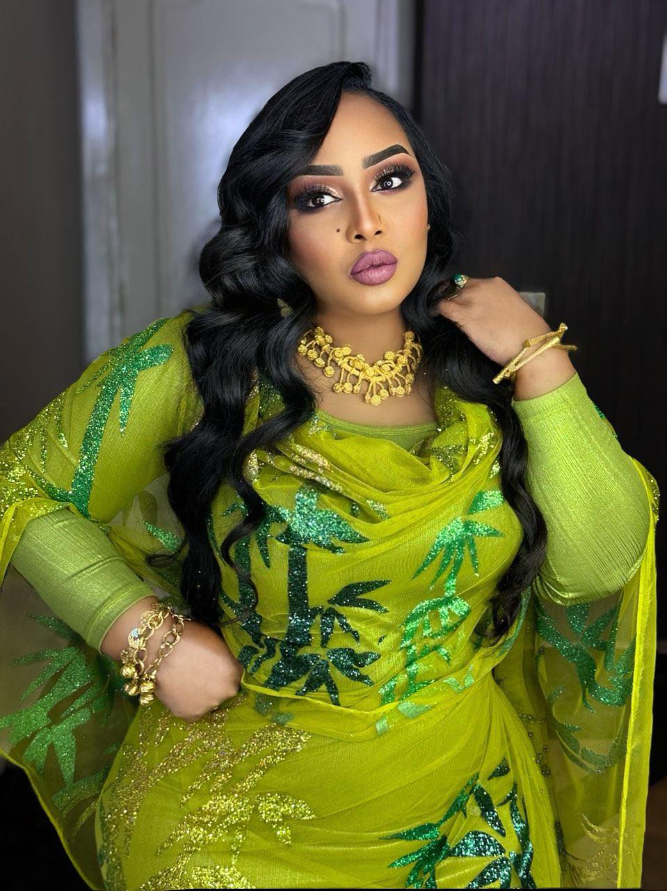 شاهد بالفيديو.. مجنون الفنانة هدى عربي يواصل إثارة الجدل برقصات هستيرية على طريقة ضرب السلاح خلال حفل للسلطانة بالسعودية020 شاهد بالفيديو.. مجنون الفنانة هدى عربي يواصل إثارة الجدل برقصات هستيرية على طريقة ضرب السلاح خلال حفل للسلطانة بالسعودية