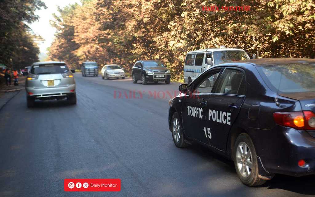 أوغندا: وزارة الأشغال تنشر وحدة طوارئ لإصلاح الحفر في جميع أنحاء البلاد020 أوغندا: وزارة الأشغال تنشر وحدة طوارئ لإصلاح الحفر في جميع أنحاء البلاد