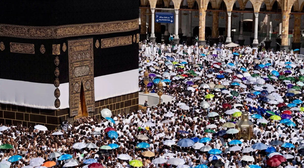 الحجاج يؤدون طواف الإفاضة... ويستكملون مناسكهم في منى020 الحجاج يؤدون طواف الإفاضة... ويستكملون مناسكهم في منى