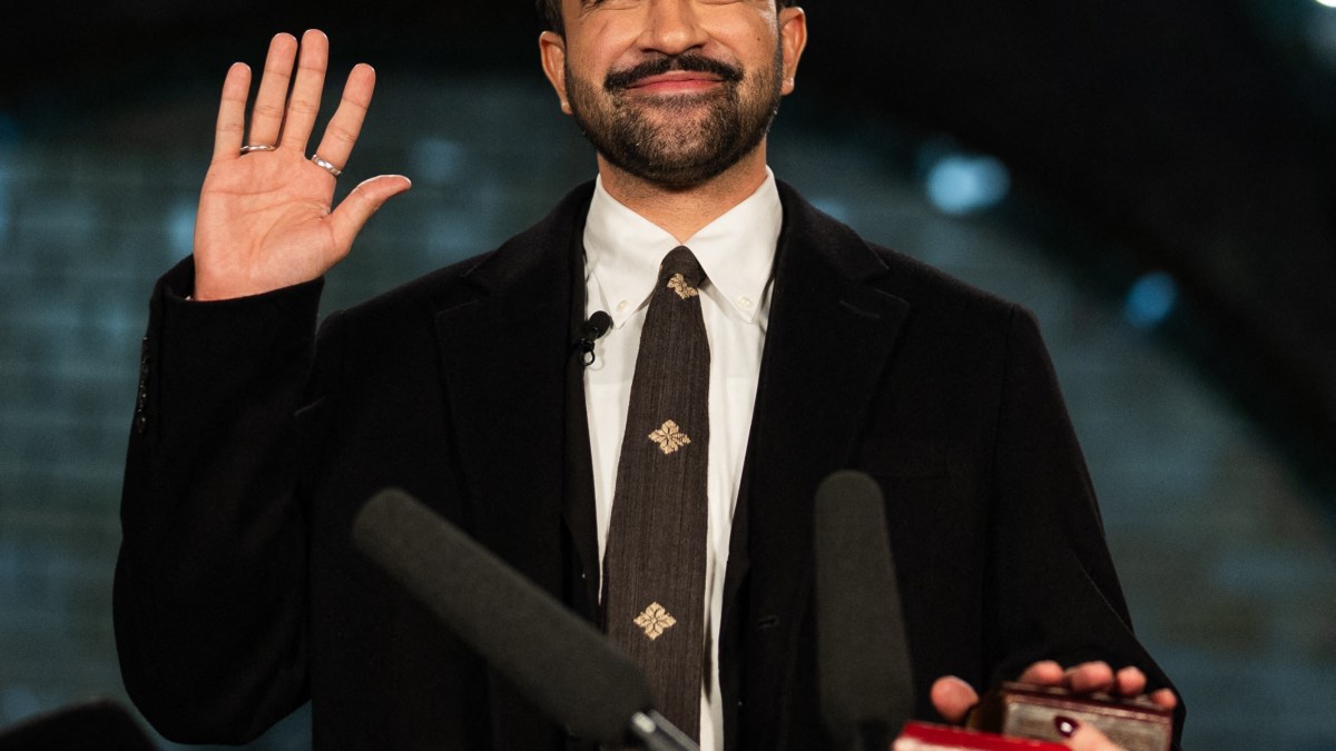 ما سر إعجاب الكثير من الأمريكيين بعمدة نيويورك ممداني