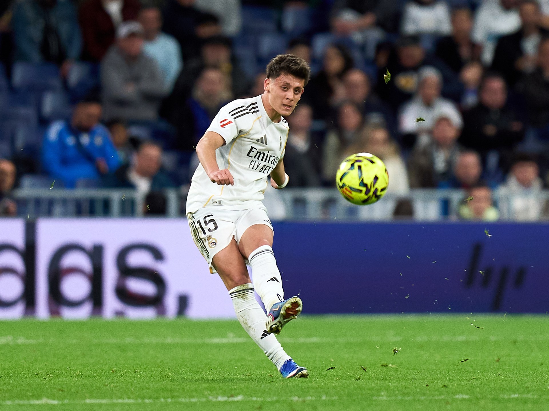 من أراغون إلى غولر: تقليد الأهداف البعيدة يتجدد في ريال مدريد