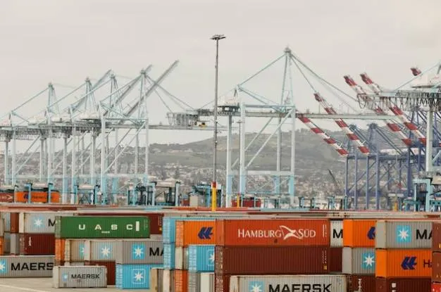 تقلص العجز التجاري الأميركي في يناير بأكثر من المتوقع