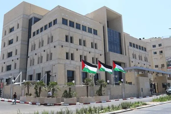 إسرائيل تخنق الضفة الغربية بـالشيقل020 إسرائيل تخنق الضفة الغربية بـالشيقل