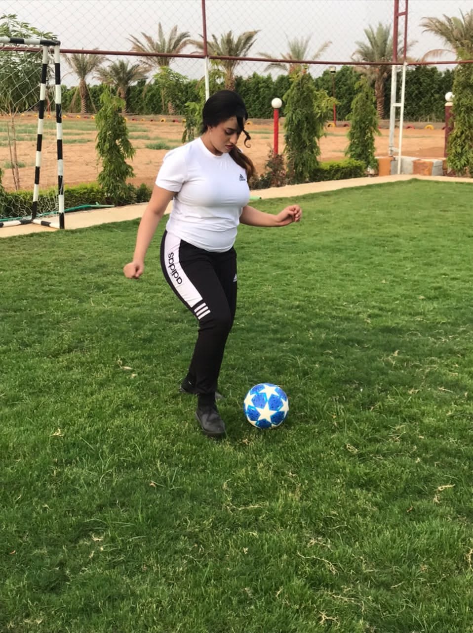 شاهد بالفيديو.. المودل آية أفرو تعود لإثارة الجدل من جديد بممارسة التمارين الرياضية بملابس فاضحة معترفة اني قلبوظة ومربربة وبحب الطقة النظيفة وساخرون: انتي ما محتاجة تخسي انتي محتاجة تتأدبي020 شاهد بالفيديو.. المودل آية أفرو تعود لإثارة الجدل من جديد بممارسة التمارين الرياضية بملابس فاضحة معترفة اني قلبوظة ومربربة وبحب الطقة النظيفة وساخرون: انتي ما محتاجة تخسي انتي محتاجة تتأدبي